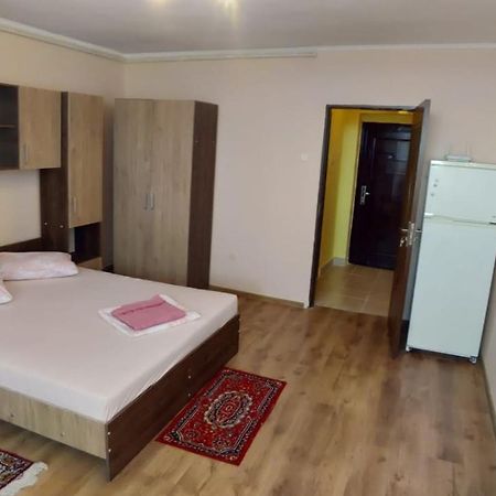 Flora Apartament Leilighet Satu Mare Eksteriør bilde