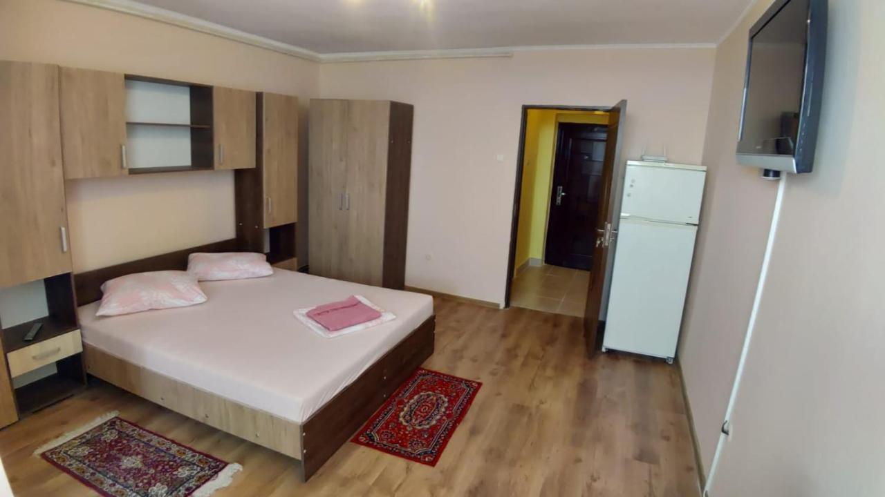 Flora Apartament Leilighet Satu Mare Eksteriør bilde