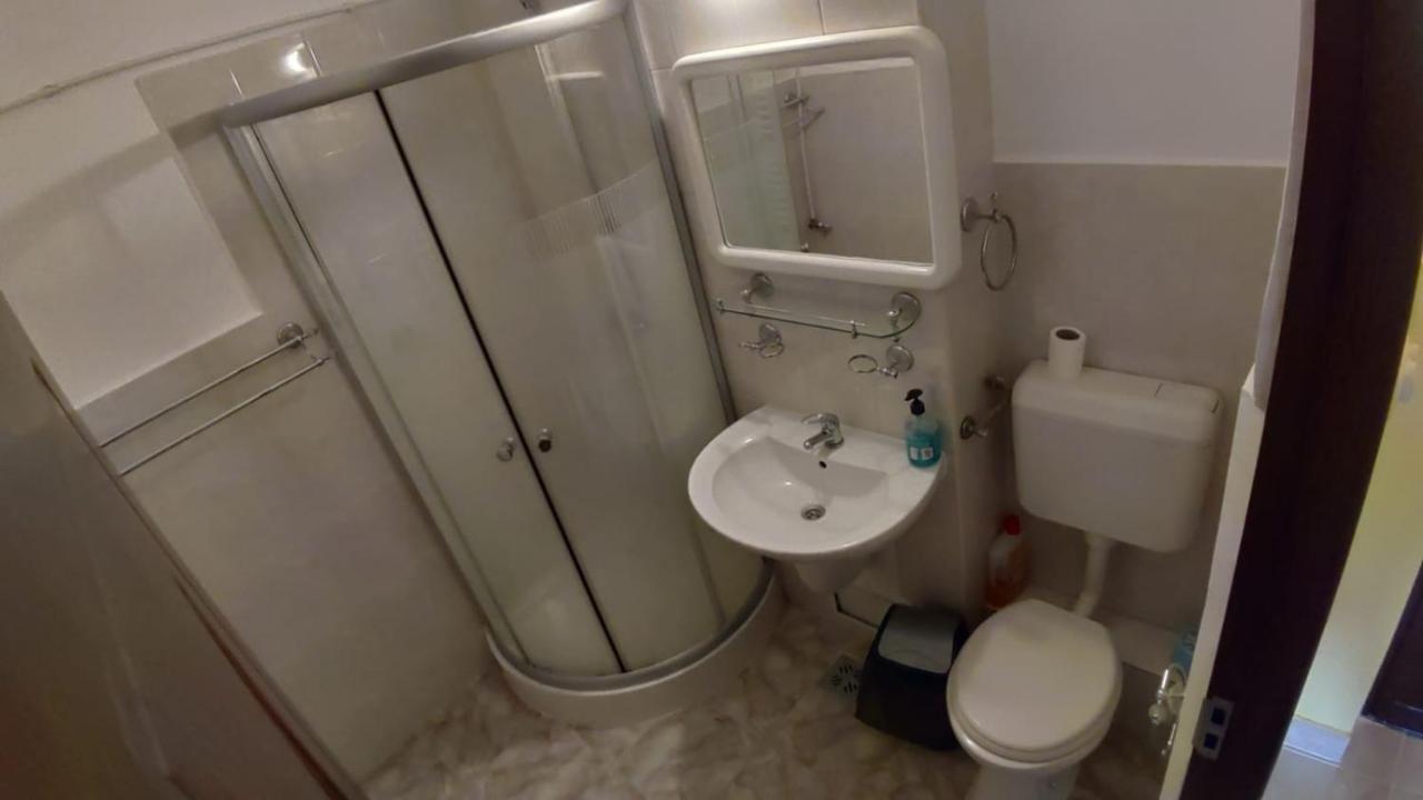 Flora Apartament Leilighet Satu Mare Eksteriør bilde